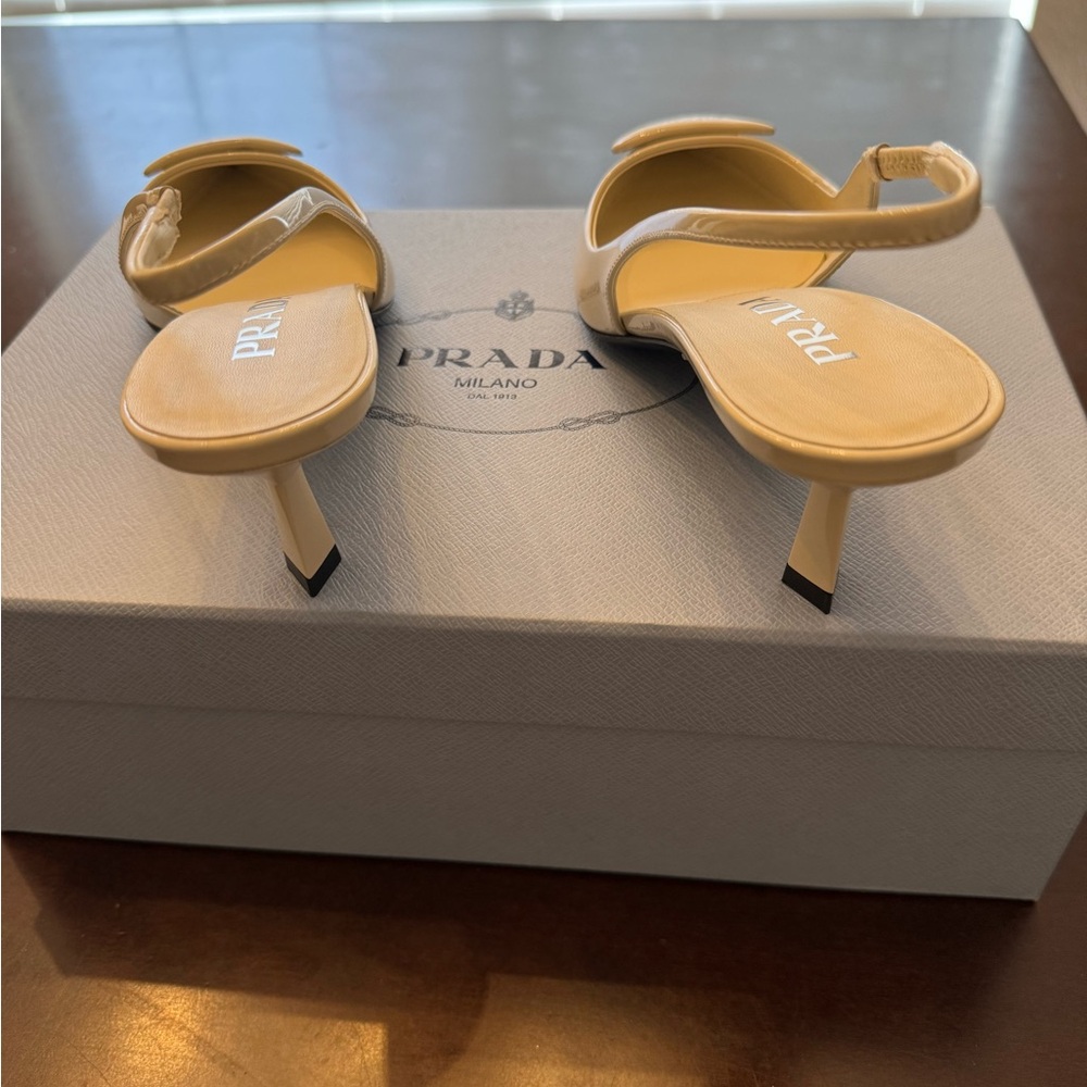PRADA! Nude Patent leather slingback pumps - Picture 9 of 11